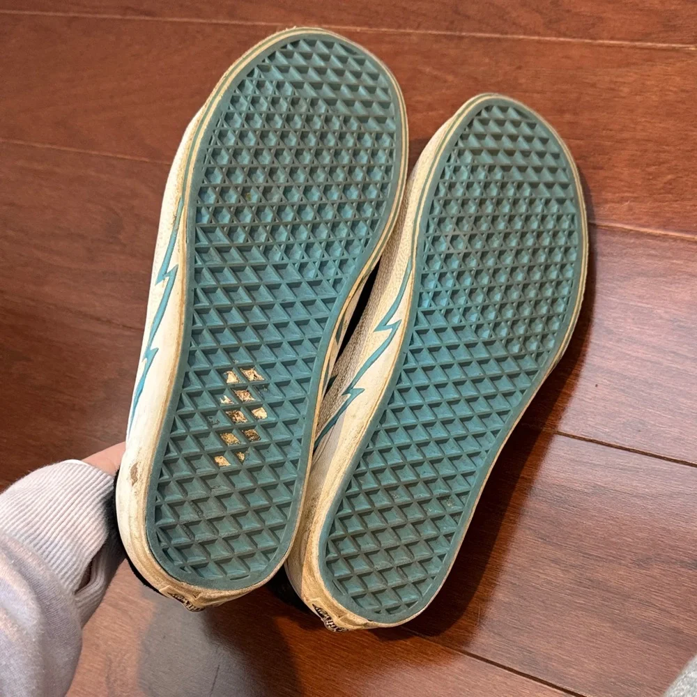 VANS black white and light blue sneaker lightning bolt men’s 11 1/2 women’s 13